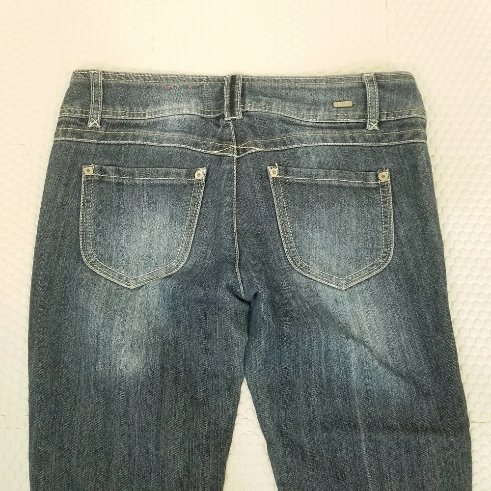✨️ Candie's Blue Ladies Size 5 Distressed Jean Capris Pants - Picture 9 of 11